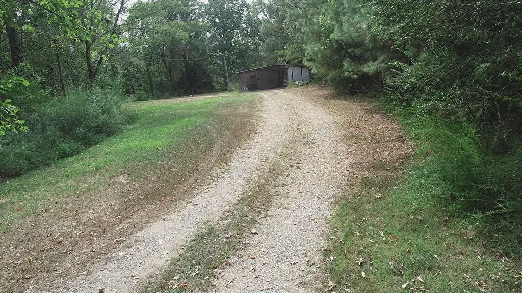 1865 Clydeton Road Waverly TN 37185