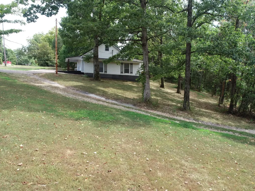 1865 Clydeton Road Waverly TN 37185