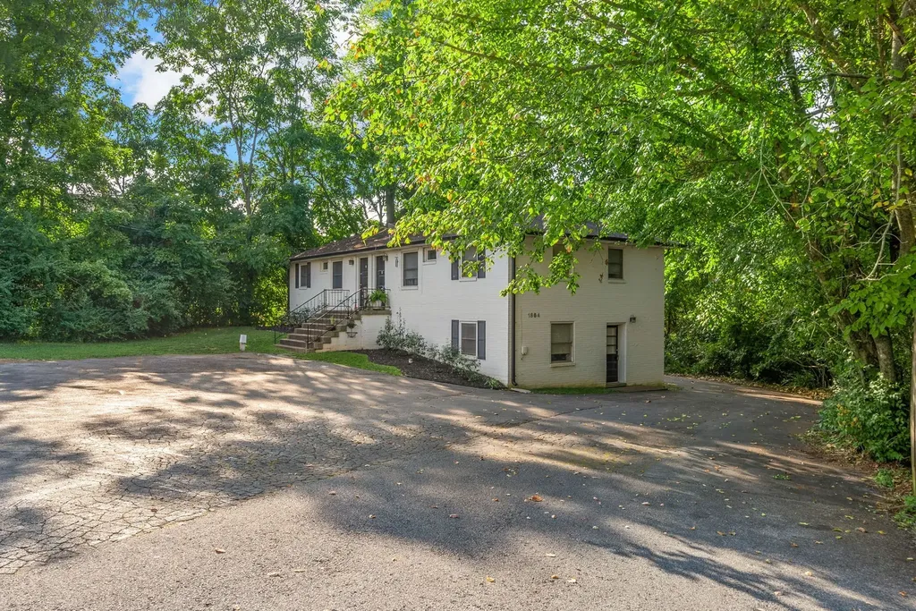1862 Memorial Drive Clarksville TN 37043