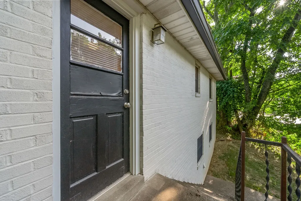 1862 Memorial Drive Clarksville TN 37043