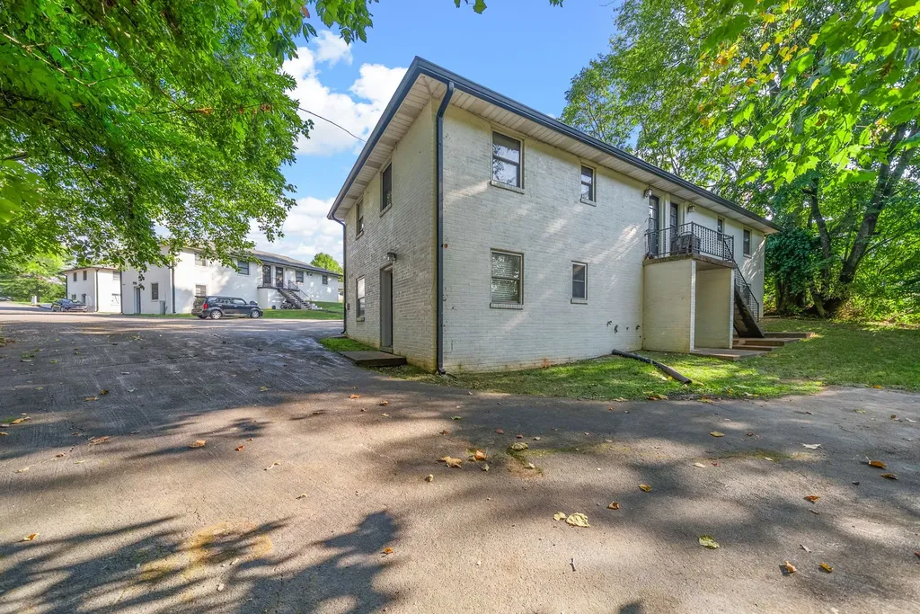 1862 Memorial Drive Clarksville TN 37043