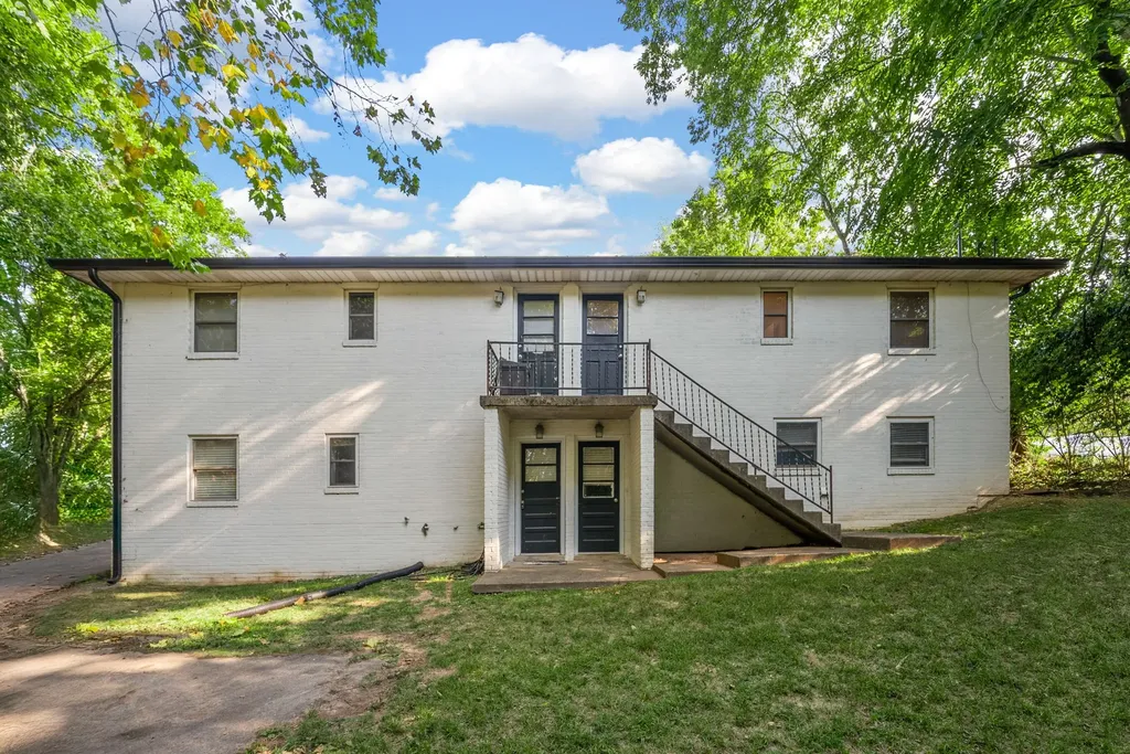 1862 Memorial Drive Clarksville TN 37043