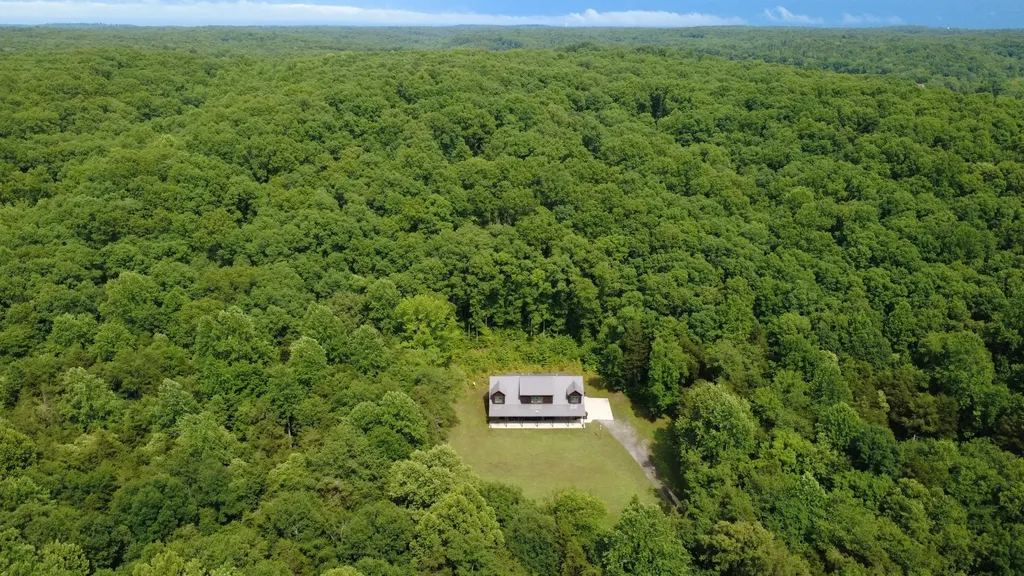 Nunnelly TN, 7075 Pinewood Road