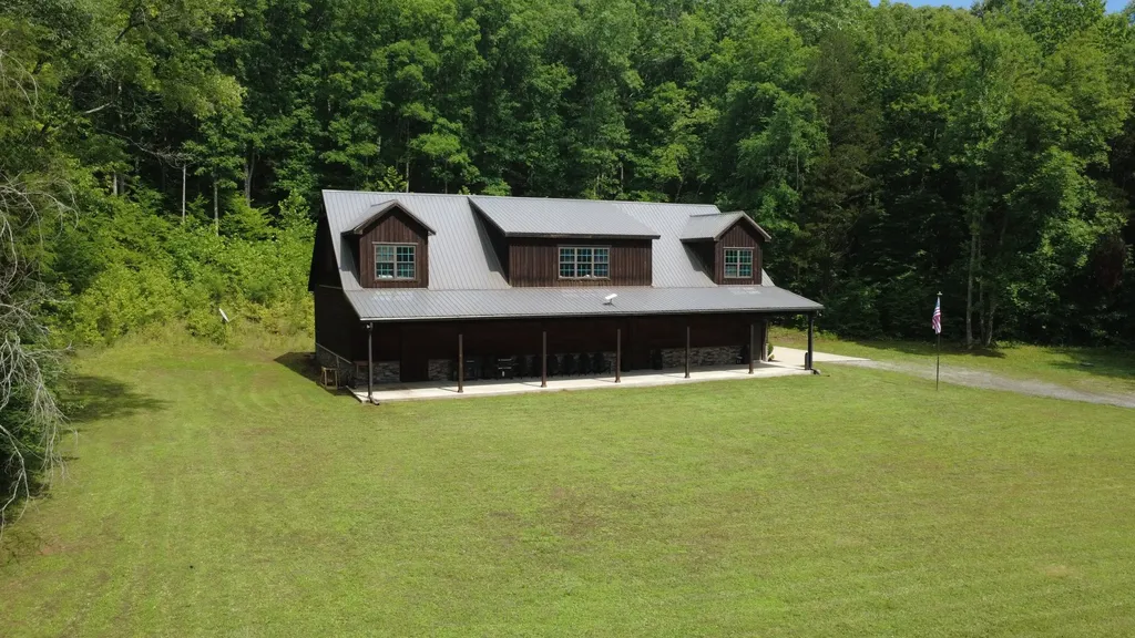 7075 Pinewood Road Nunnelly TN 37137