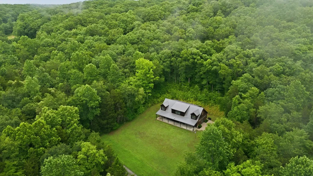 7075 Pinewood Road Nunnelly TN 37137