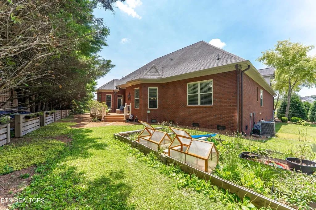 1746 Burnside Drive Maryville TN 37801