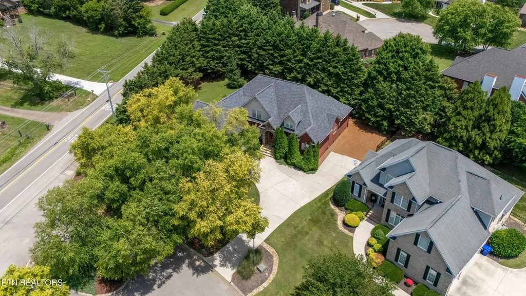 1746 Burnside Drive Maryville TN 37801