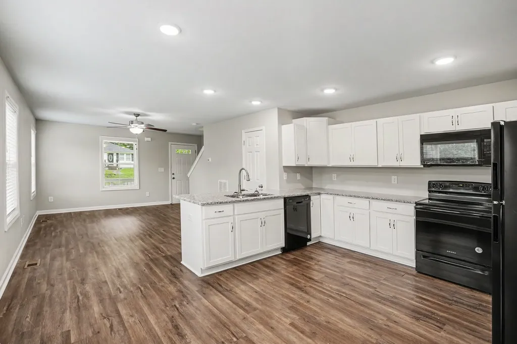 906 E Happy Hollow Drive Clarksville TN 37040