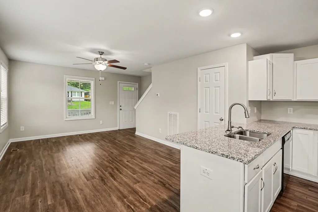 906 E Happy Hollow Drive Clarksville TN 37040