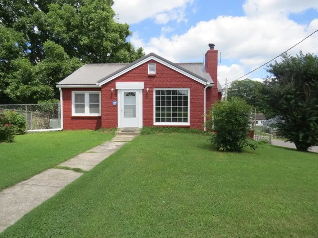 329 S Ingram Street Pulaski TN 38478