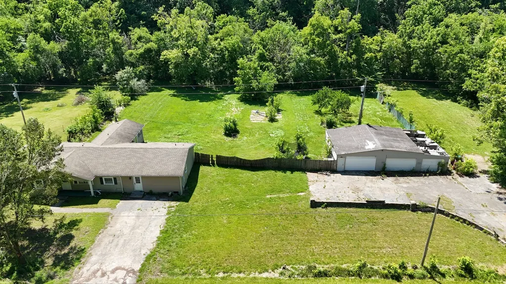 3587 Old Highway 31e Westmoreland TN 37186