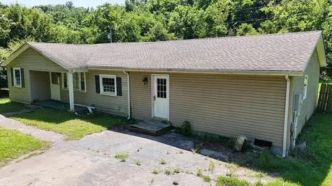 3587 Old Highway 31e Westmoreland TN 37186