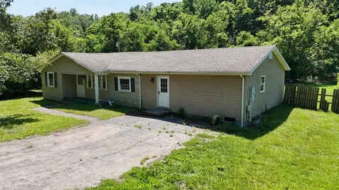 3587 Old Highway 31e Westmoreland TN 37186