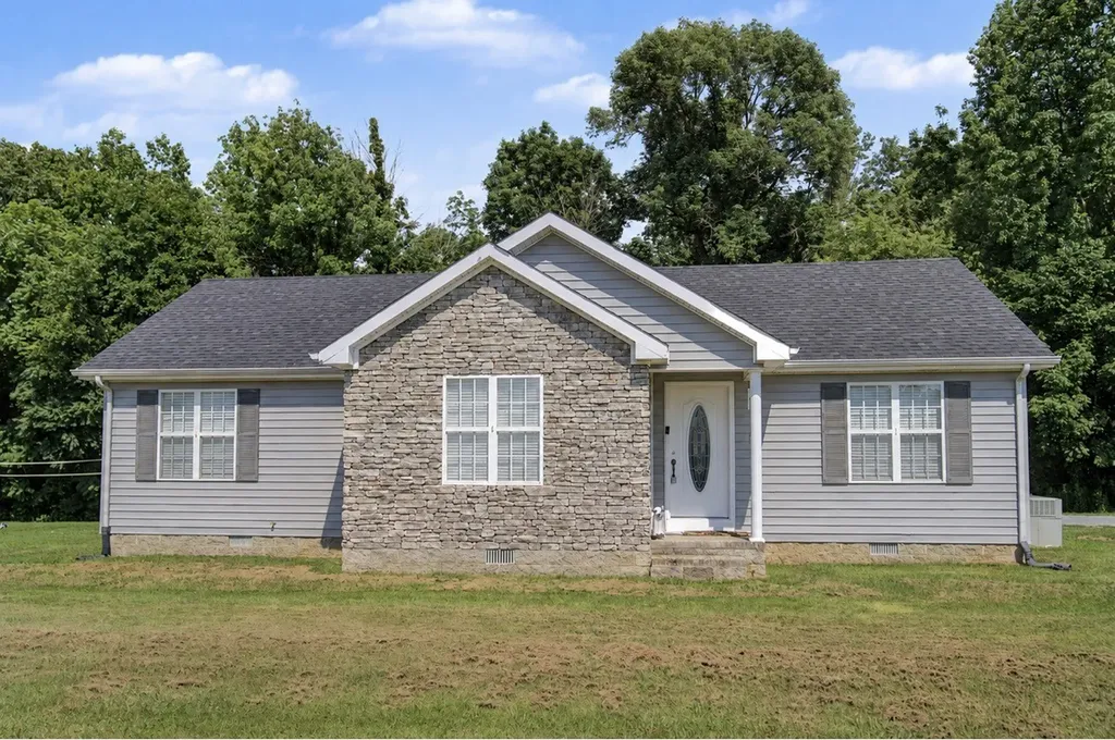 104 Leigh Anna Circle Lafayette TN 37083