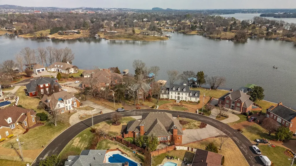 111 Governors Point Boulevard Hendersonville TN 37075