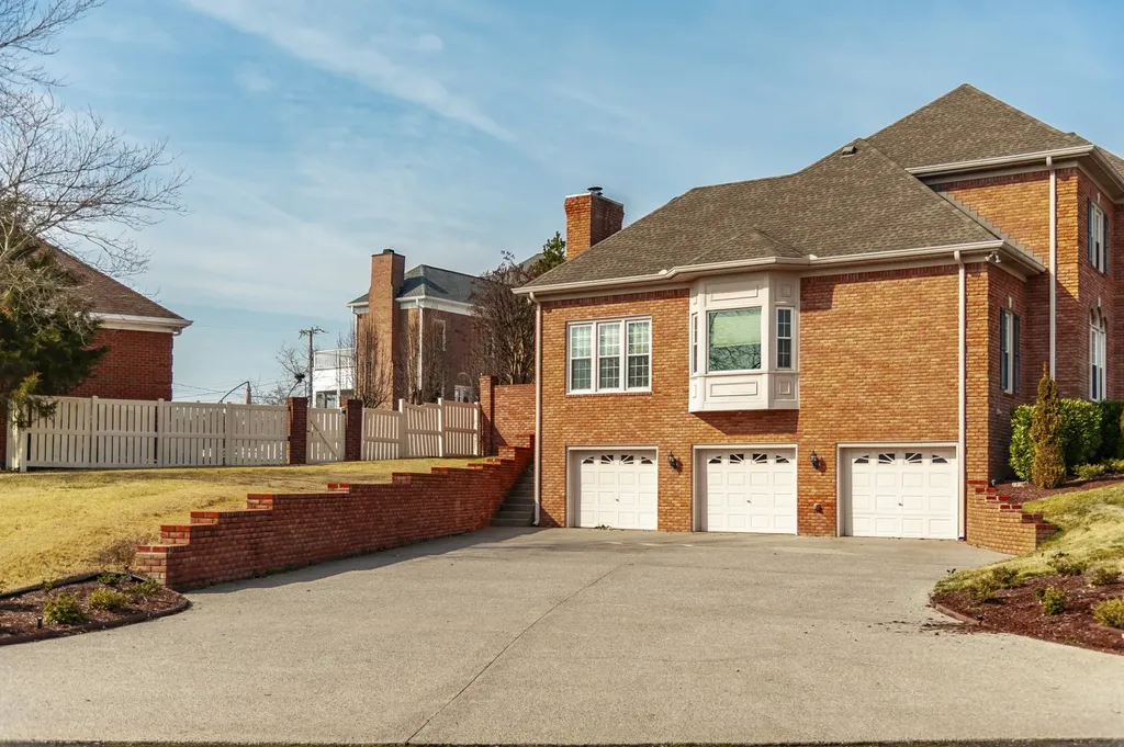 111 Governors Point Boulevard Hendersonville TN 37075