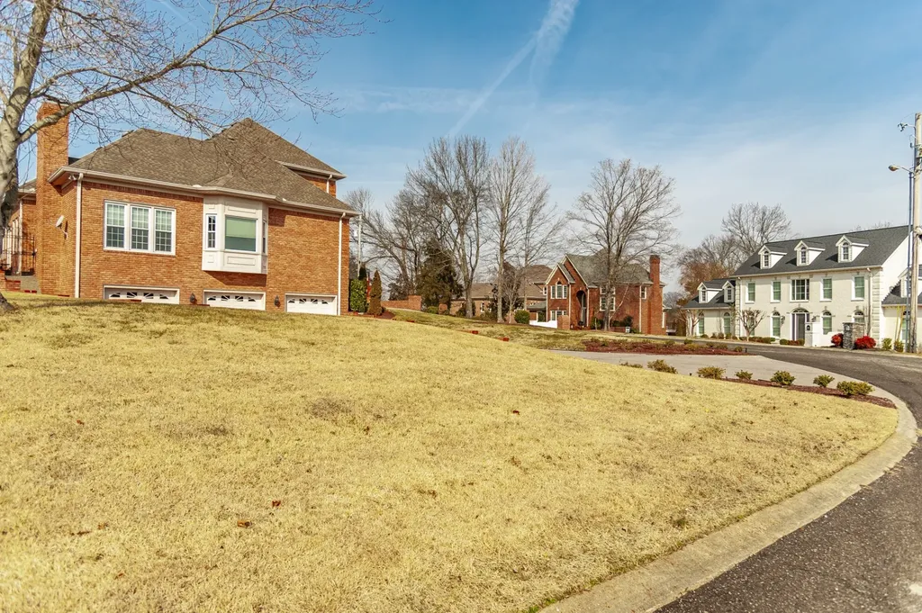 111 Governors Point Boulevard Hendersonville TN 37075