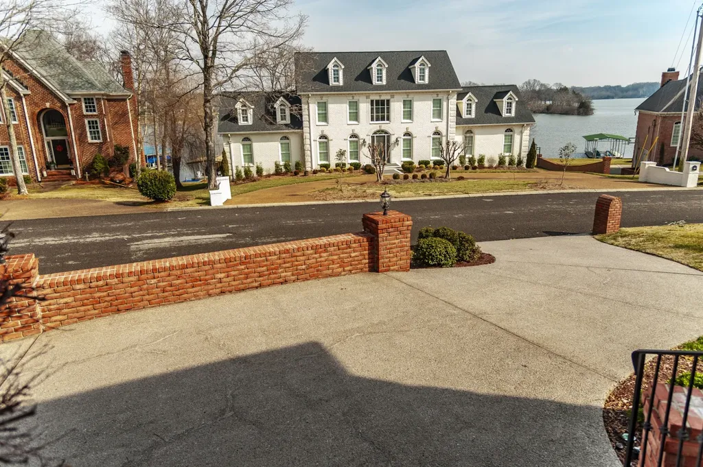 111 Governors Point Boulevard Hendersonville TN 37075