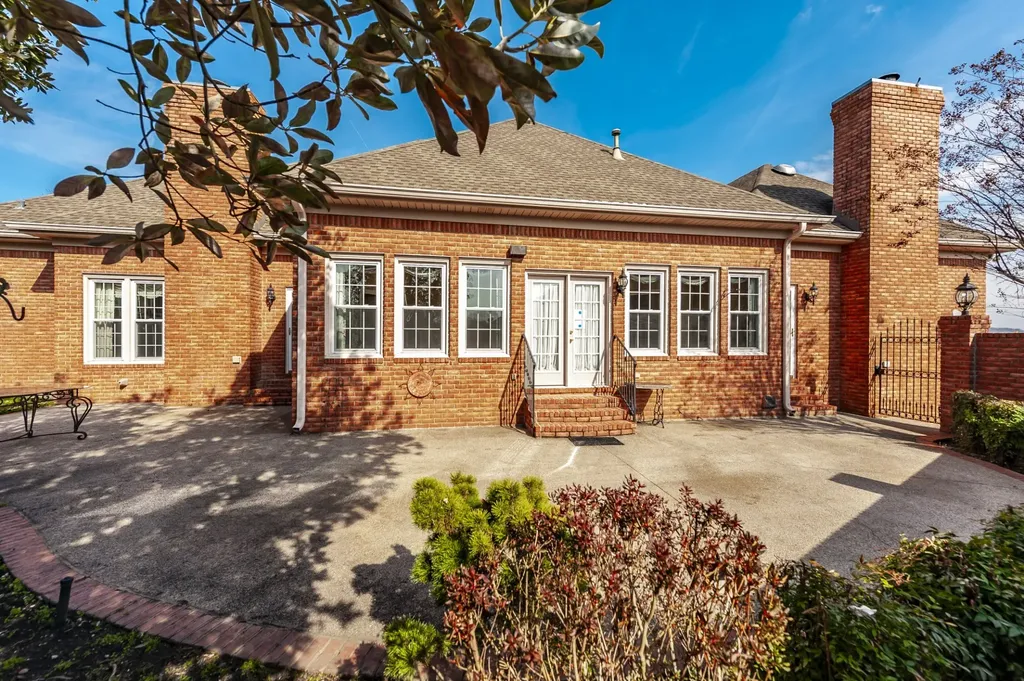 111 Governors Point Boulevard Hendersonville TN 37075
