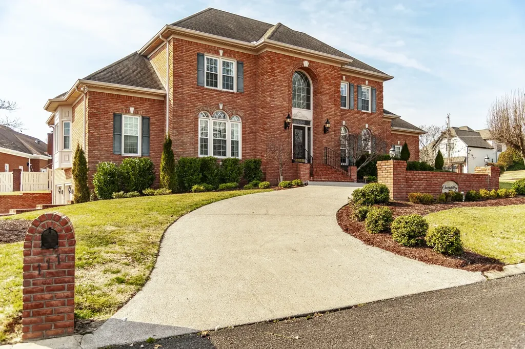 111 Governors Point Boulevard Hendersonville TN 37075