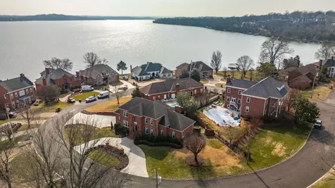 111 Governors Point Boulevard Hendersonville TN 37075