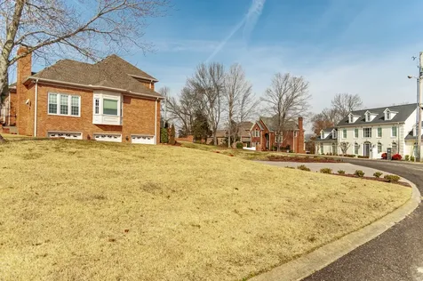 111 Governors Point Boulevard Hendersonville TN 37075