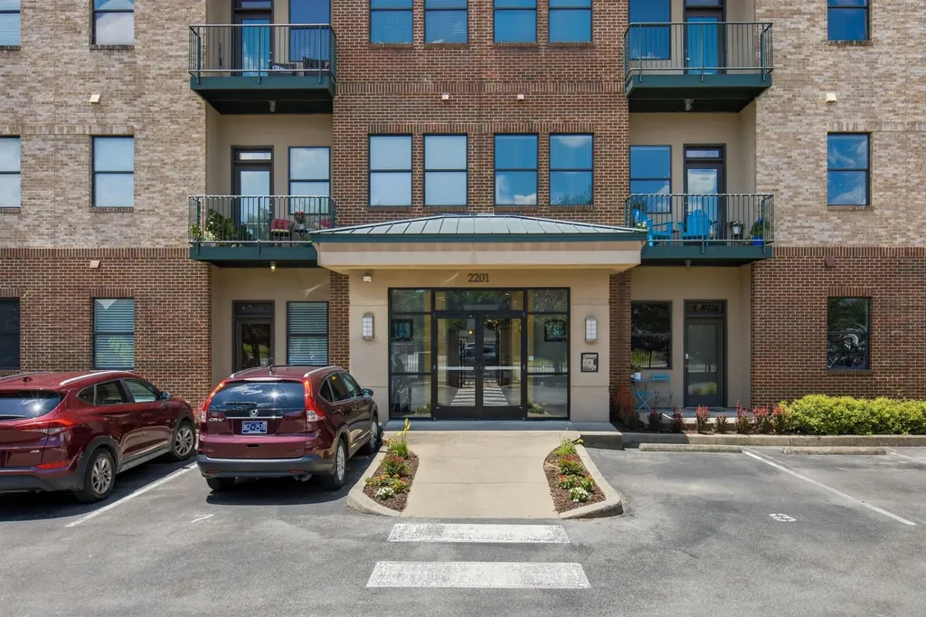 2201 8th Ave, S Nashville TN 37204