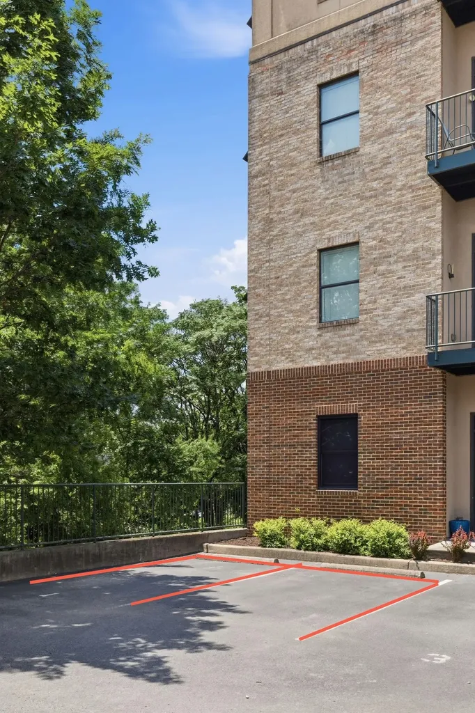 2201 8th Ave, S Nashville TN 37204
