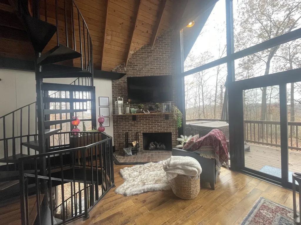 2029 Holly Creek Road Celina TN 38551