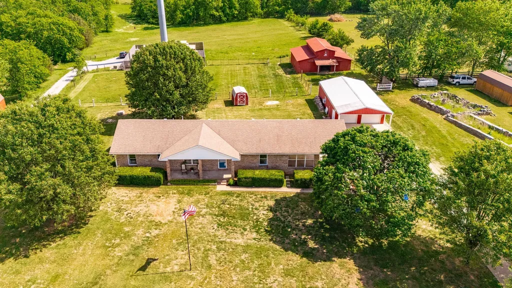 1976 Hartsville Pike Gallatin TN 37066