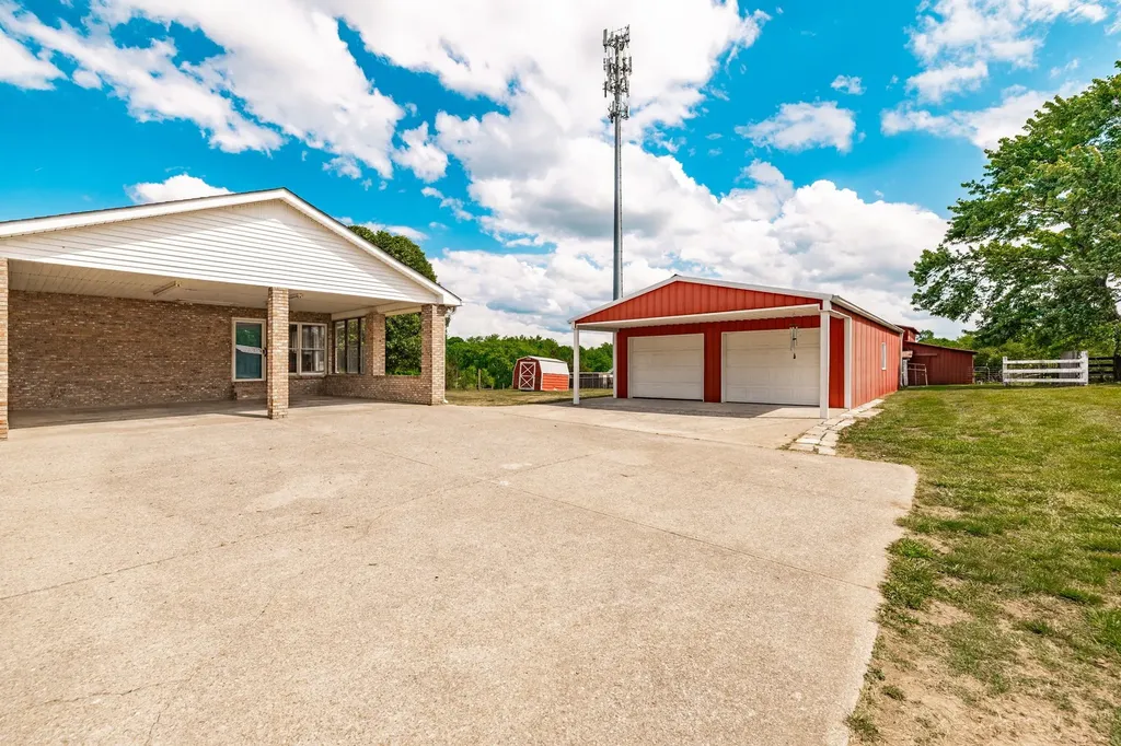1976 Hartsville Pike Gallatin TN 37066