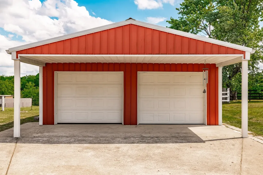 1976 Hartsville Pike Gallatin TN 37066