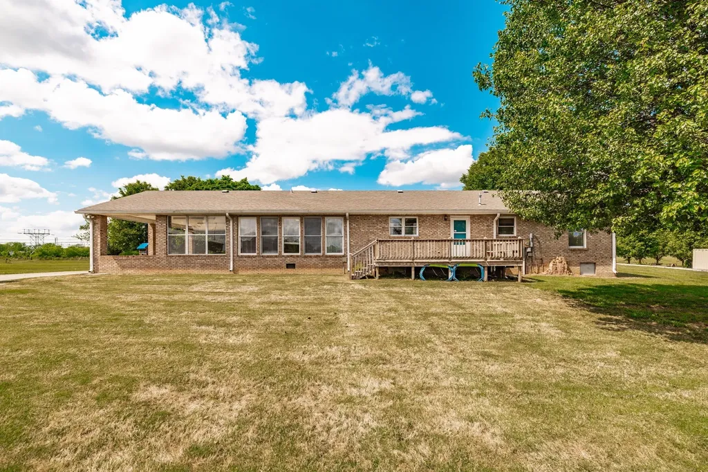 1976 Hartsville Pike Gallatin TN 37066