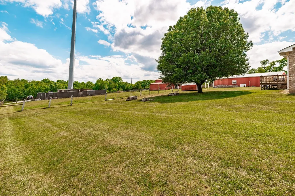 1976 Hartsville Pike Gallatin TN 37066