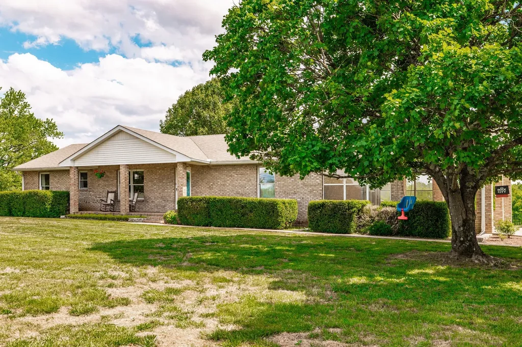 1976 Hartsville Pike Gallatin TN 37066