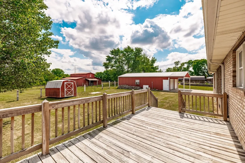 1976 Hartsville Pike Gallatin TN 37066