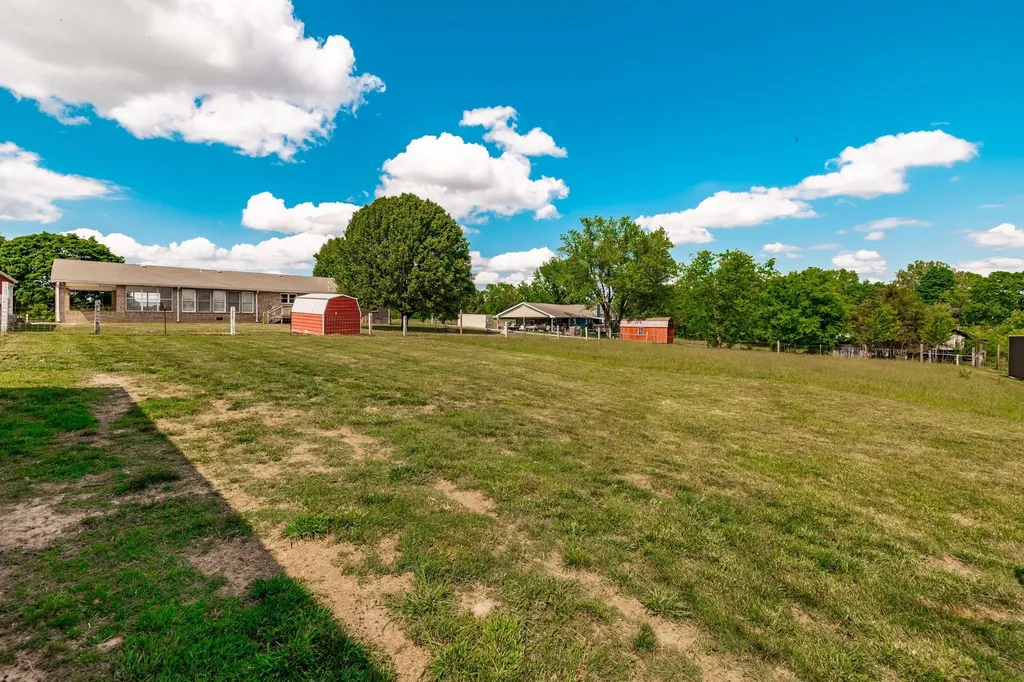 1976 Hartsville Pike Gallatin TN 37066