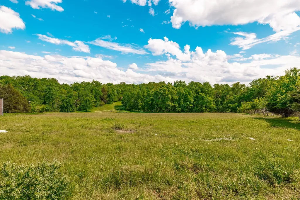 1976 Hartsville Pike Gallatin TN 37066