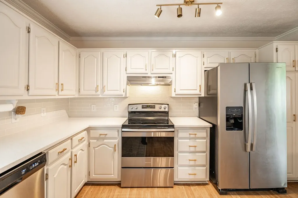 1976 Hartsville Pike Gallatin TN 37066