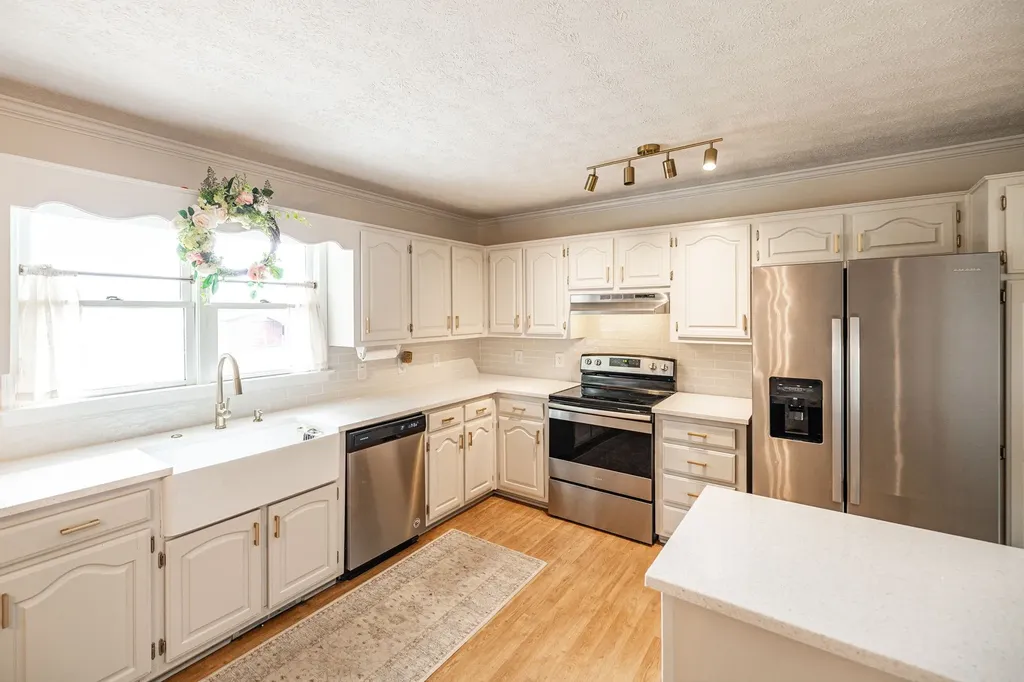 1976 Hartsville Pike Gallatin TN 37066