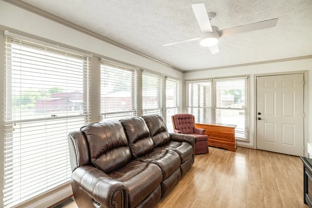 1976 Hartsville Pike Gallatin TN 37066