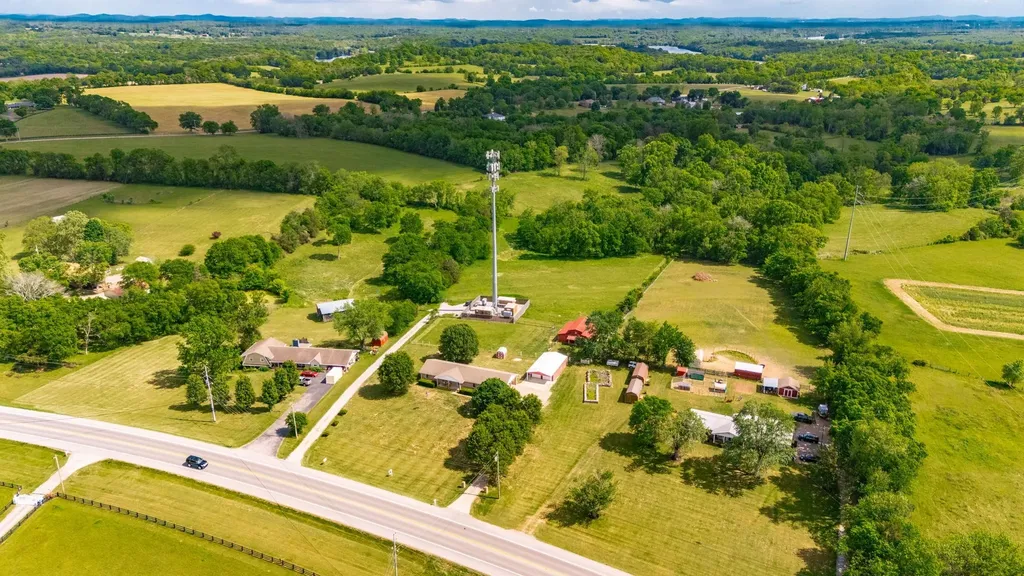 1976 Hartsville Pike Gallatin TN 37066