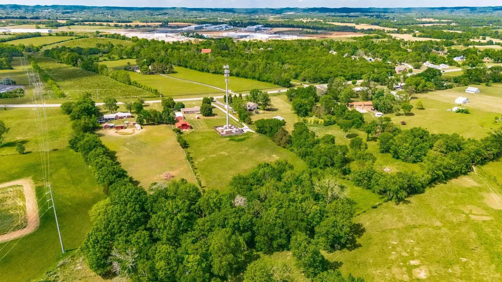 1976 Hartsville Pike Gallatin TN 37066