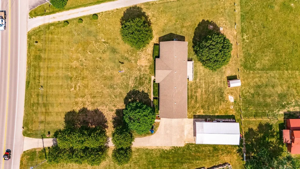 1976 Hartsville Pike Gallatin TN 37066