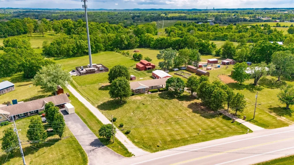 1976 Hartsville Pike Gallatin TN 37066