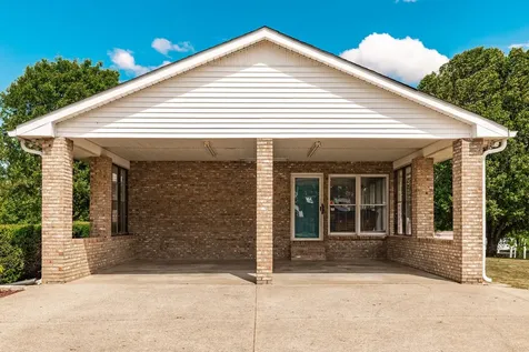1976 Hartsville Pike Gallatin TN 37066