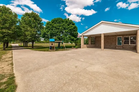 1976 Hartsville Pike Gallatin TN 37066