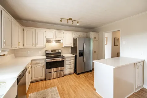 1976 Hartsville Pike Gallatin TN 37066