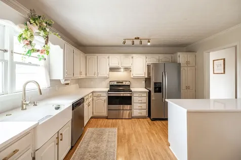 1976 Hartsville Pike Gallatin TN 37066