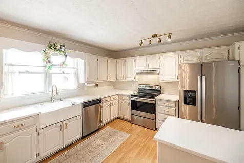 1976 Hartsville Pike Gallatin TN 37066